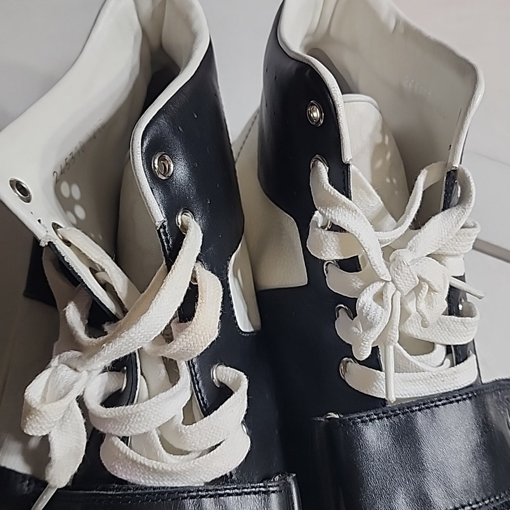 Gucci Men's Monochrome High-Top Sneakers - Picture 3 of 9